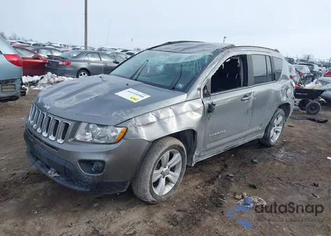 2013 Jeep Compass Latitude z USA, uszkodzony, nr VIN 1C4NJDEB3DD164393